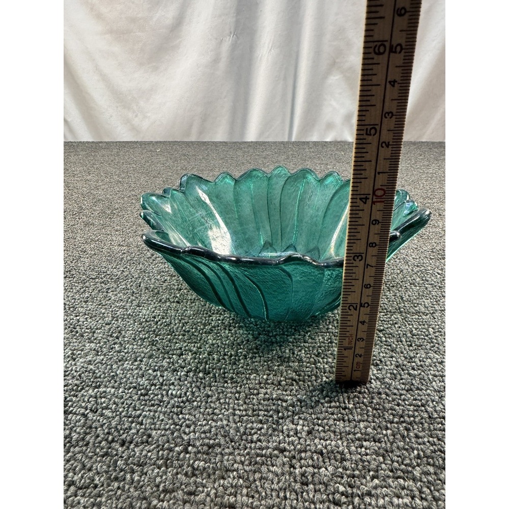 Vtg Emerald Green PressedGlass Floral Bowl Scalloped Rim8" Indiana Glass Style - Picture 3 of 5